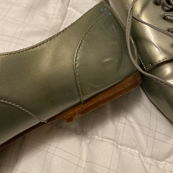 Silver patent leather lace ups - Picture 3 of 5